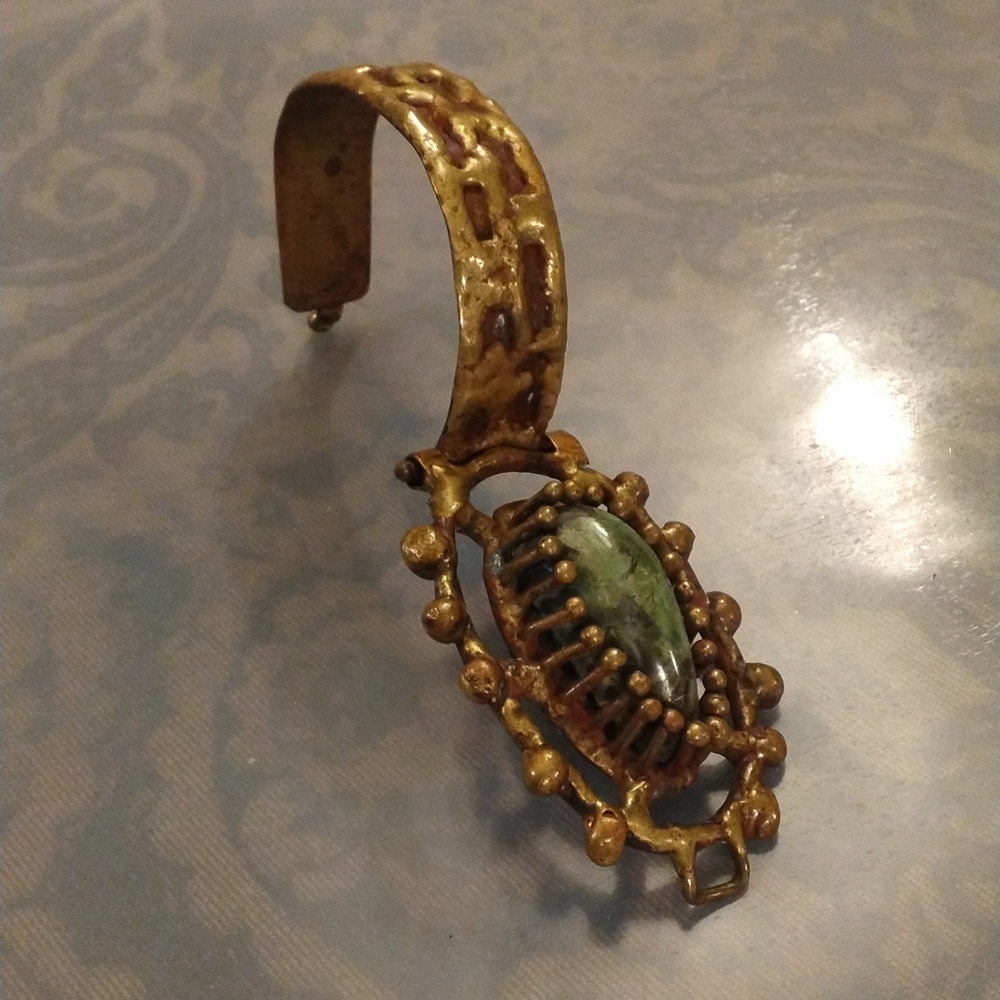 Vintage PAL KEPENYES Bracelet with Green Stones Signed - Picture 4 of 13